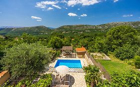 Villa Cocoon - Vacation Home With Heated Pool & Garden